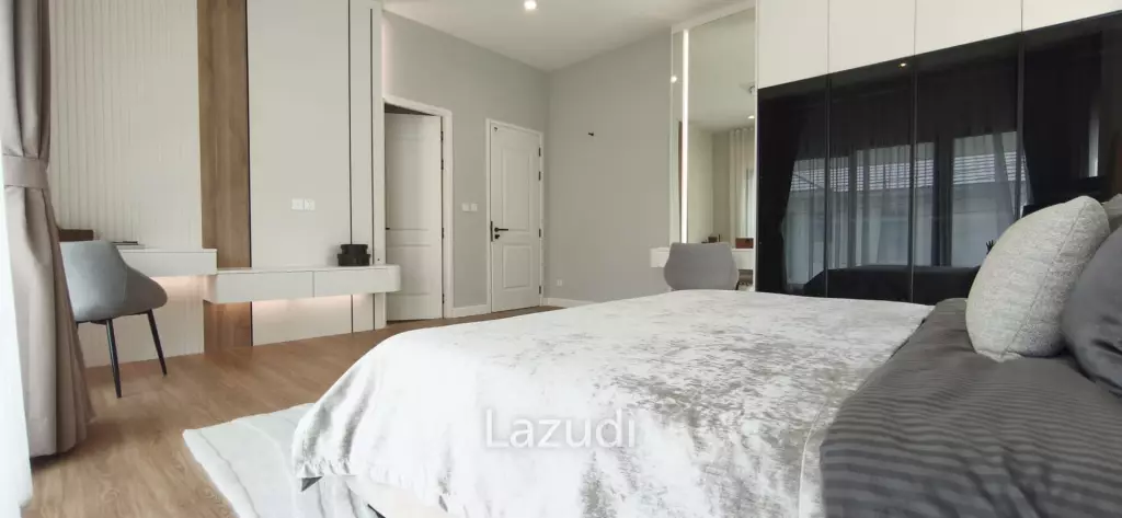Ultra-Luxury 2-Story Pool Villa for Rent at The Lavish