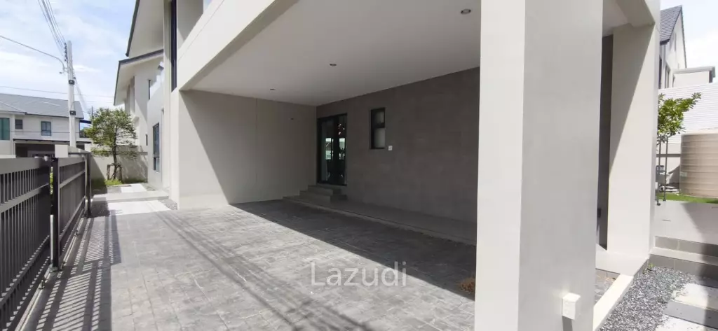Ultra-Luxury 2-Story Pool Villa for Rent at The Lavish