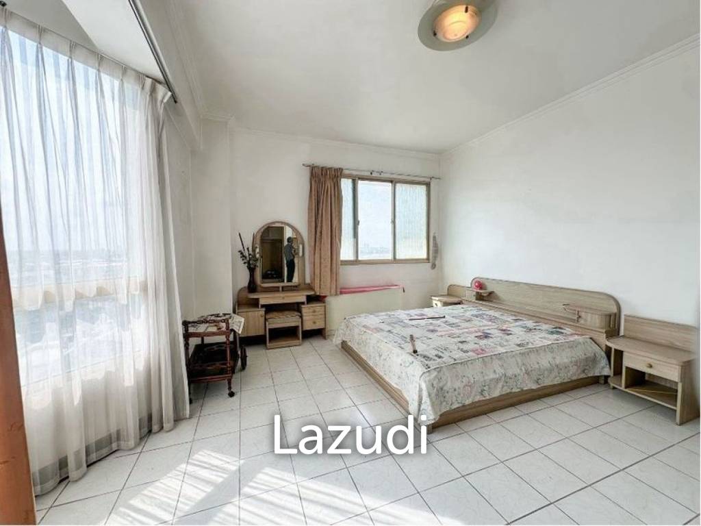 215 sqm 3 Bed Condo on 11th Floor at Royal Castle Pattanakarn Suan Luang