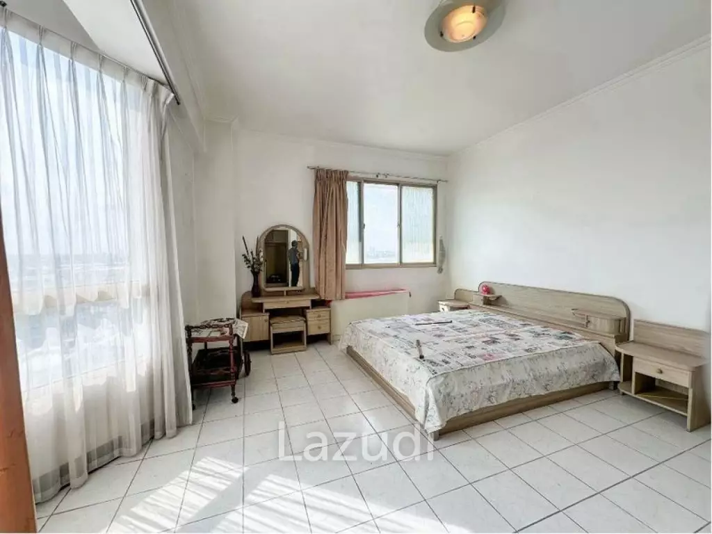 215 sqm 3 Bed Condo on 11th Floor at Royal Castle Pattanakarn Suan Luang