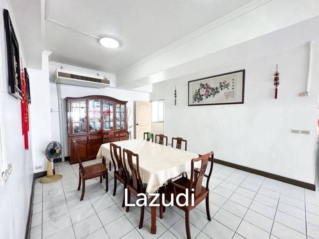 215 sqm 3 Bed Condo on 11th Floor at Royal Castle Pattanakarn Suan Luang