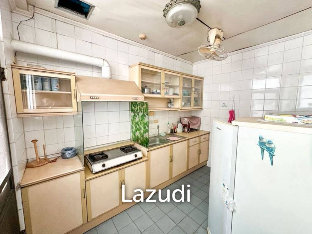 215 sqm 3 Bed Condo on 11th Floor at Royal Castle Pattanakarn Suan Luang