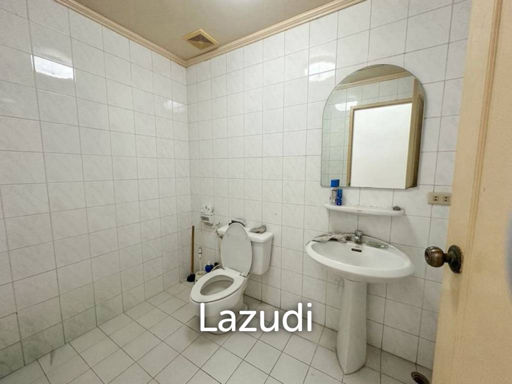 215 sqm 3 Bed Condo on 11th Floor at Royal Castle Pattanakarn Suan Luang