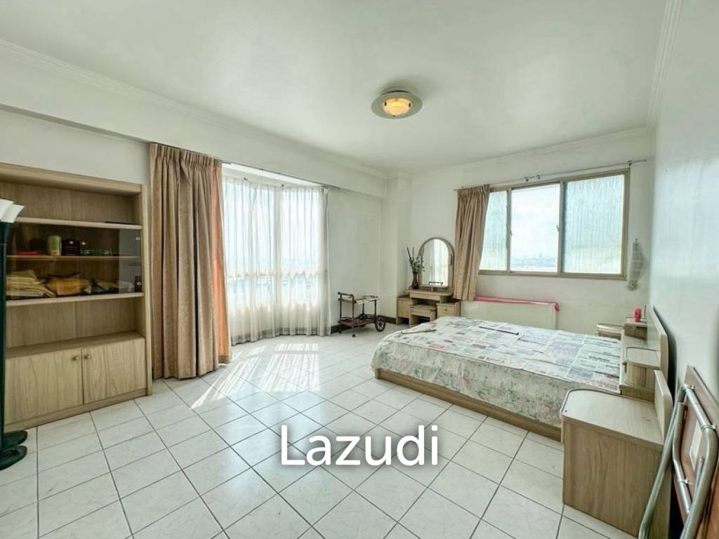 215 sqm 3 Bed Condo on 11th Floor at Royal Castle Pattanakarn Suan Luang