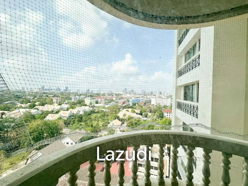 215 sqm 3 Bed Condo on 11th Floor at Royal Castle Pattanakarn Suan Luang