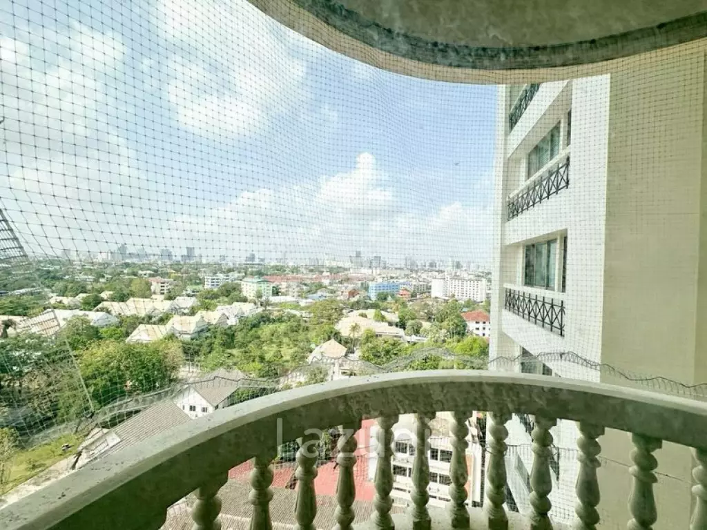 215 sqm 3 Bed Condo on 11th Floor at Royal Castle Pattanakarn Suan Luang