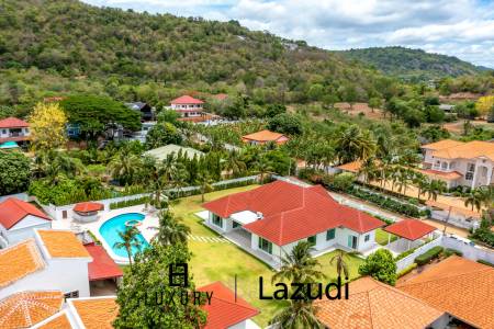 Terrain de 3 000 m² / Surface habitable de 540 m² / Emplacement exceptionnel