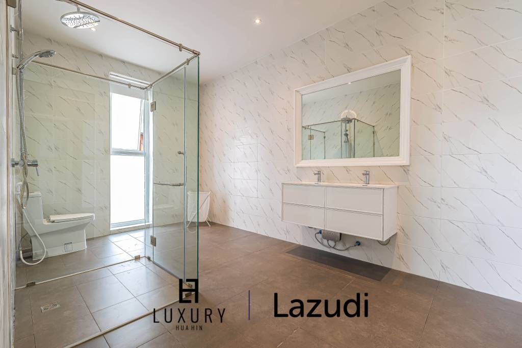 Terrain de 3 000 m² / Surface habitable de 540 m² / Emplacement exceptionnel