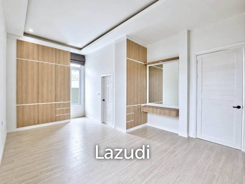 MODERN POOL VILLA  ON SOI 102 : 3 bed prime city location