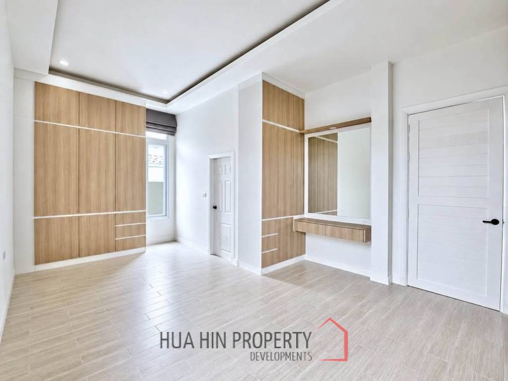 MODERN POOL VILLA  ON SOI 102 : 3 bed prime city location