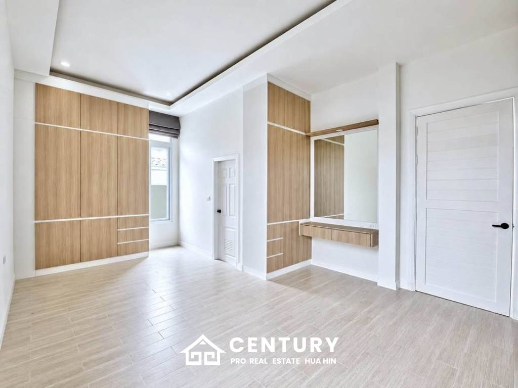 MODERN POOL VILLA  ON SOI 102 : 3 bed prime city location