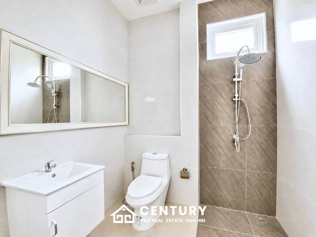 MODERN POOL VILLA  ON SOI 102 : 3 bed prime city location