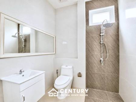 MODERN POOL VILLA  ON SOI 102 : 3 bed prime city location