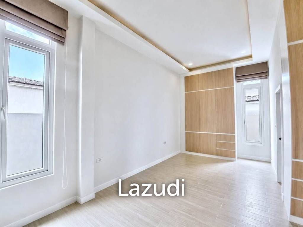 MODERN POOL VILLA  ON SOI 102 : 3 bed prime city location