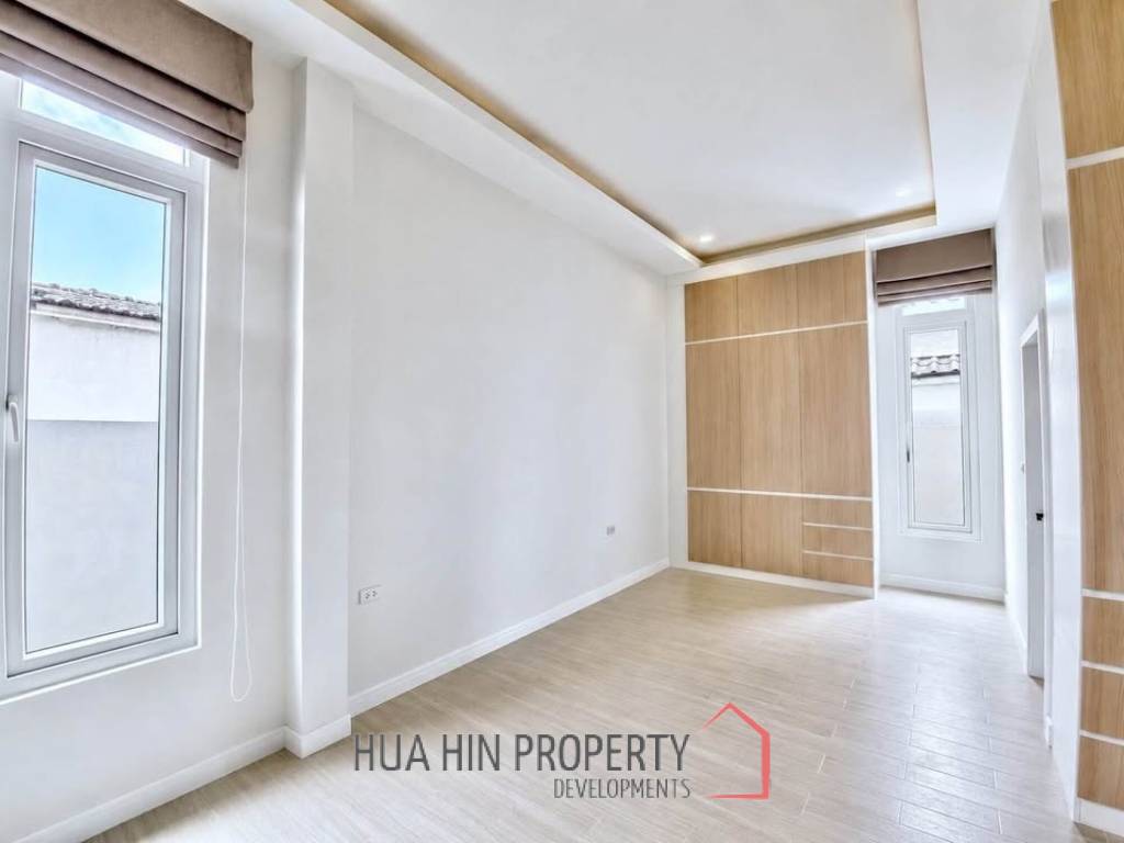 MODERN POOL VILLA  ON SOI 102 : 3 bed prime city location