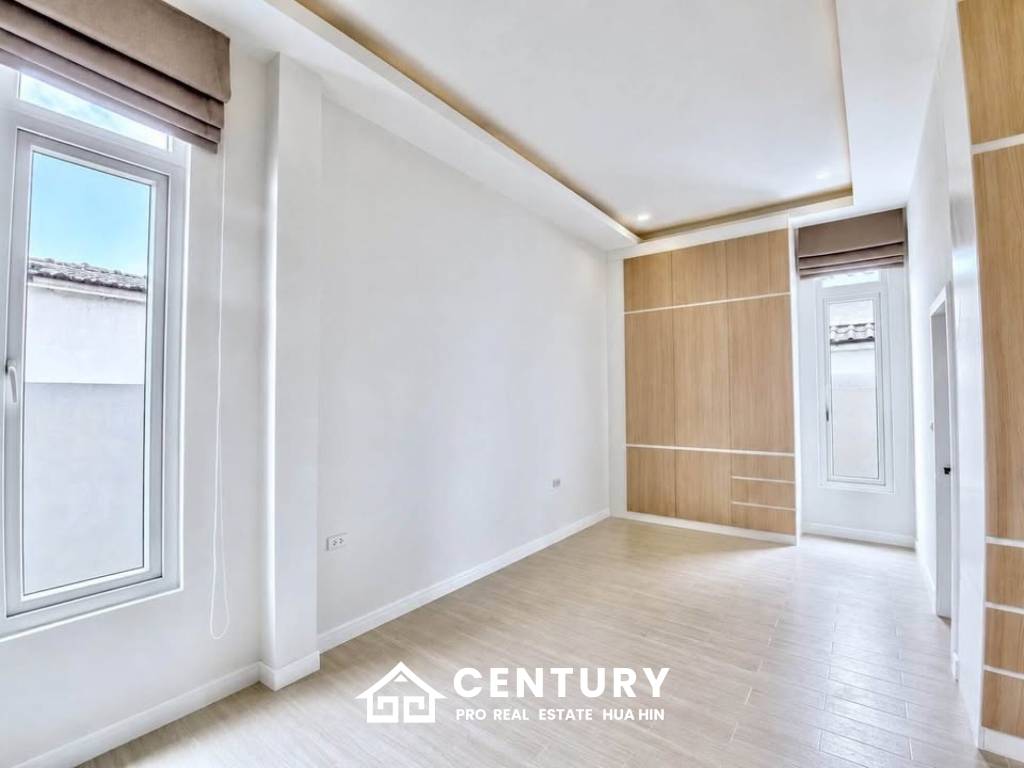 MODERN POOL VILLA  ON SOI 102 : 3 bed prime city location