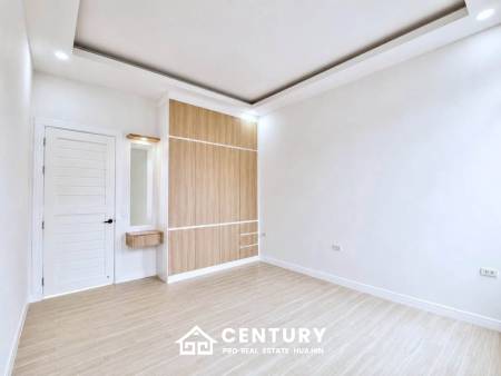 MODERN POOL VILLA  ON SOI 102 : 3 bed prime city location