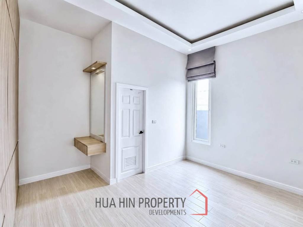 MODERN POOL VILLA  ON SOI 102 : 3 bed prime city location