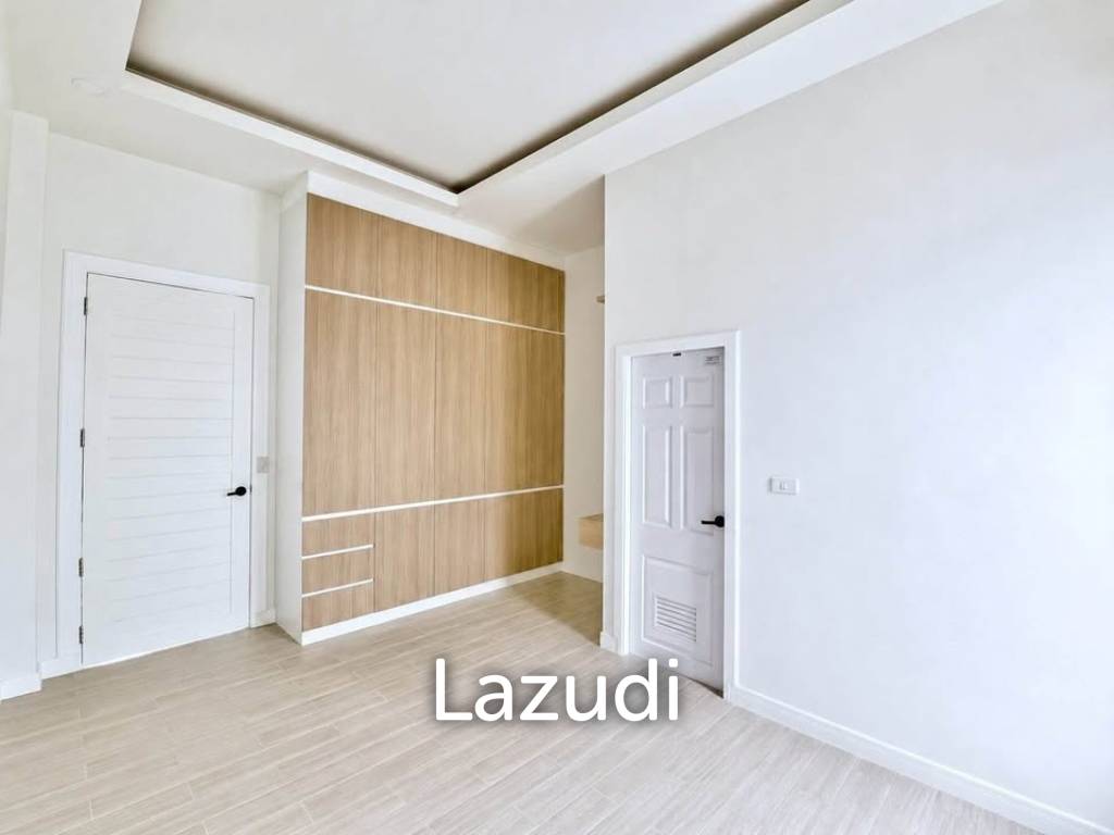 MODERN POOL VILLA  ON SOI 102 : 3 bed prime city location