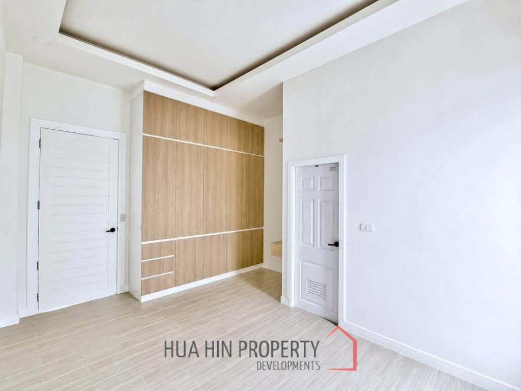MODERN POOL VILLA  ON SOI 102 : 3 bed prime city location