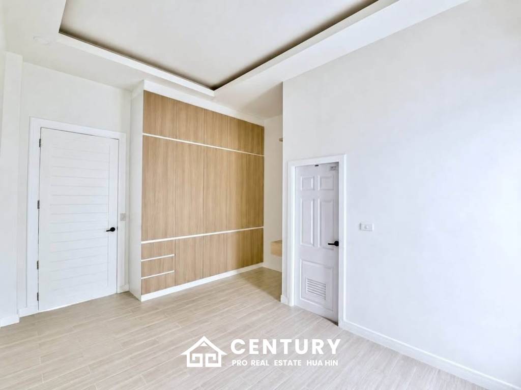 MODERN POOL VILLA  ON SOI 102 : 3 bed prime city location