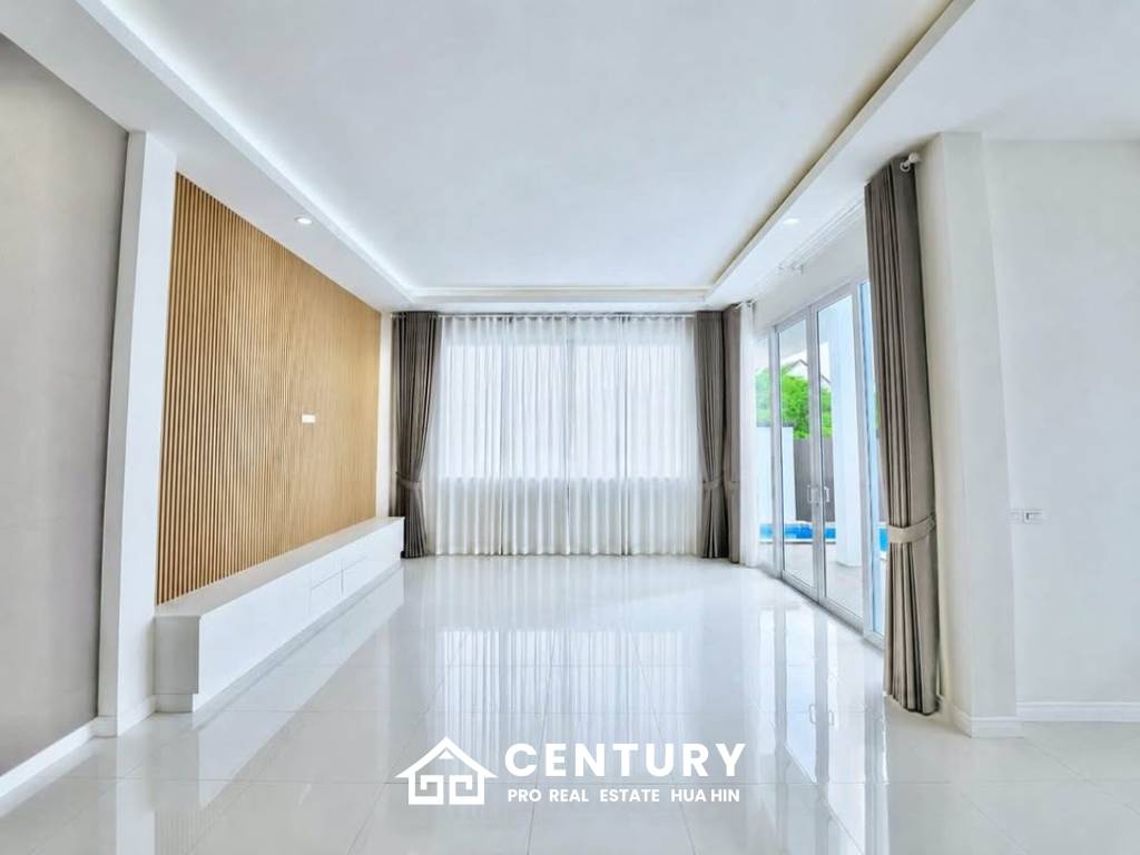 MODERN POOL VILLA  ON SOI 102 : 3 bed prime city location