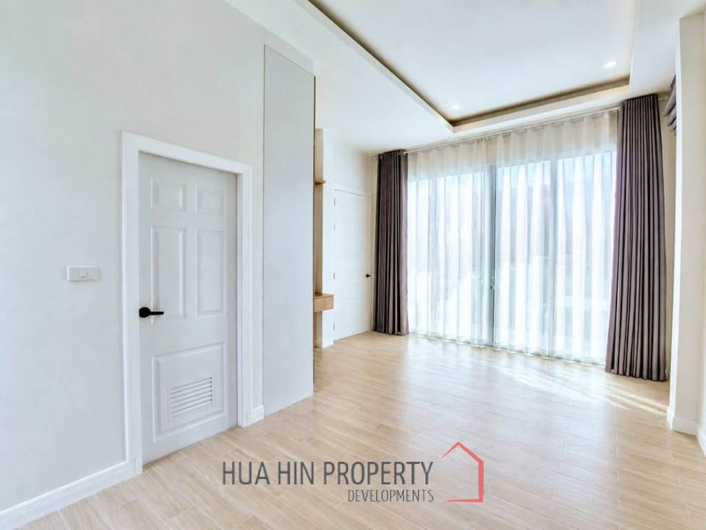 MODERN POOL VILLA  ON SOI 102 : 3 bed prime city location