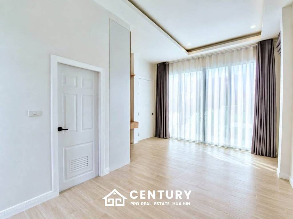 MODERN POOL VILLA  ON SOI 102 : 3 bed prime city location
