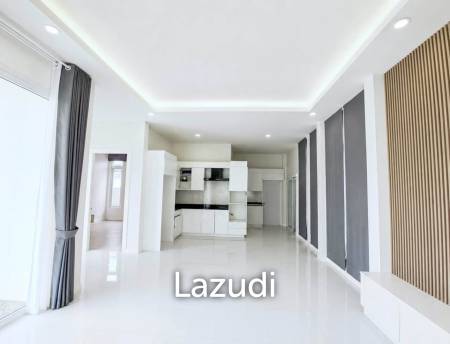 MODERN POOL VILLA  ON SOI 102 : 3 bed prime city location