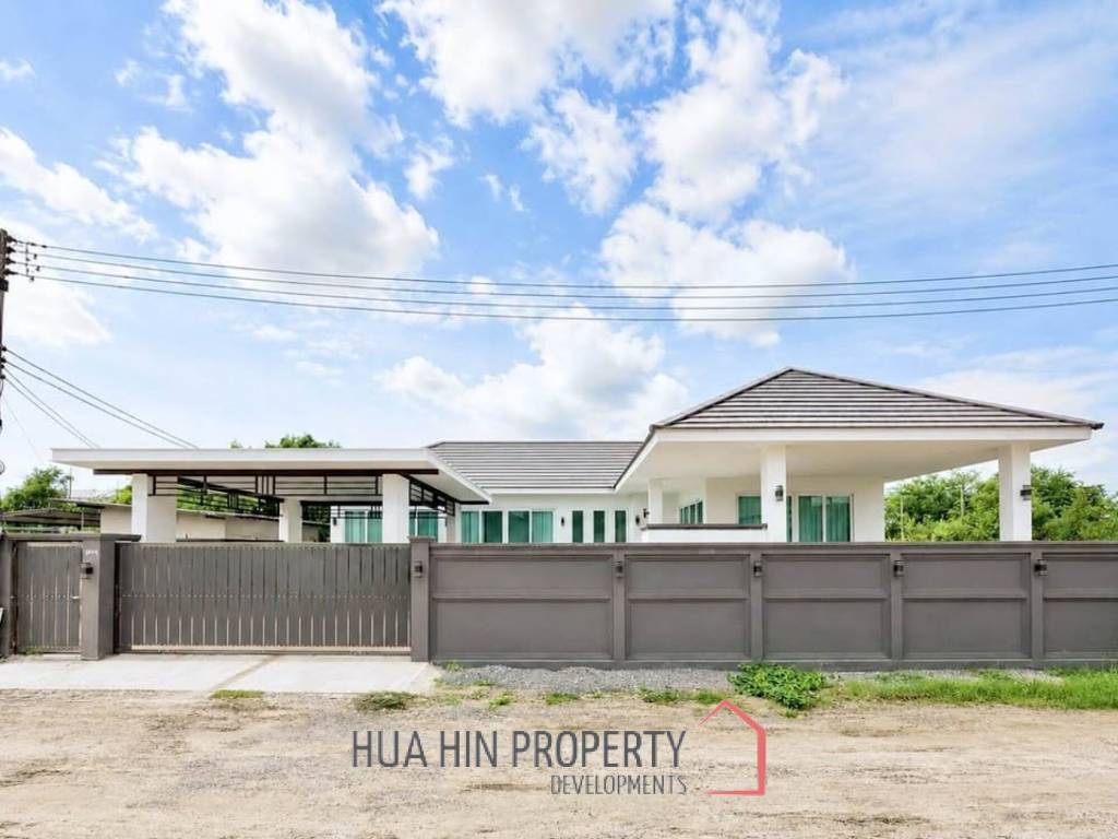 MODERN POOL VILLA  ON SOI 102 : 3 bed prime city location
