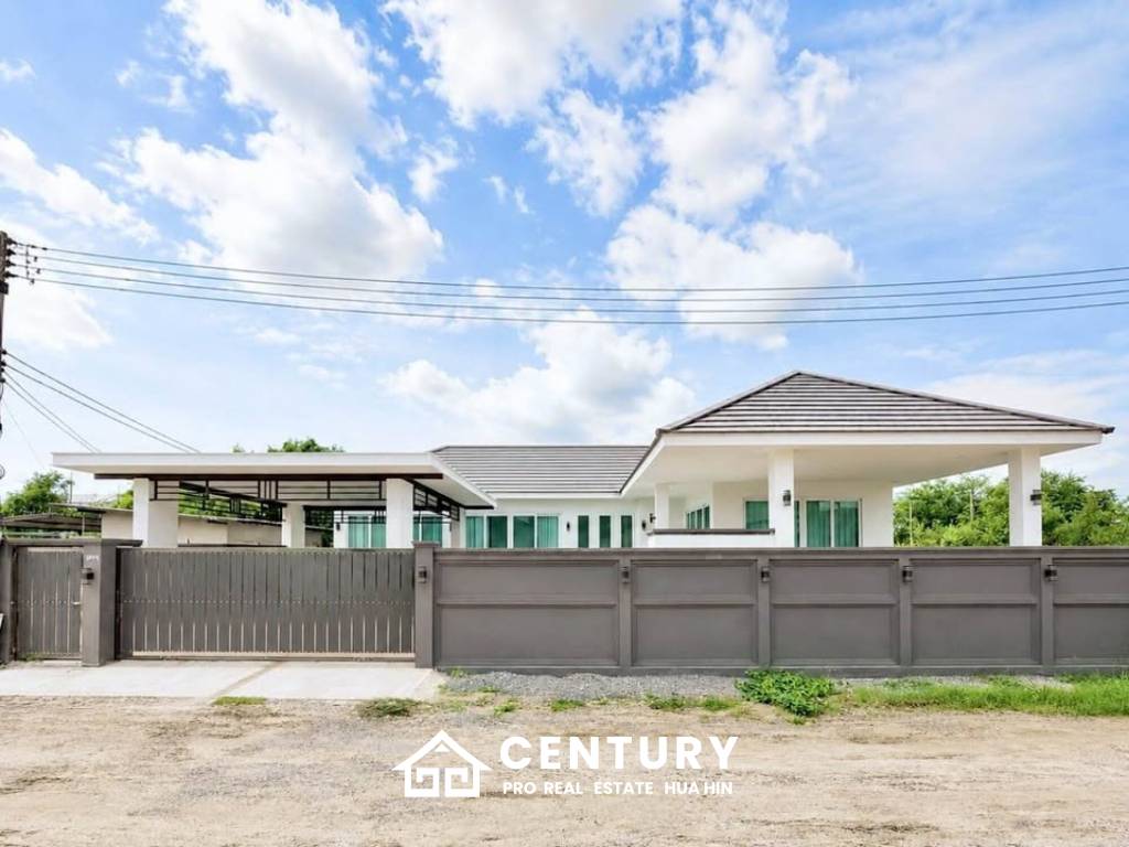 MODERN POOL VILLA  ON SOI 102 : 3 bed prime city location
