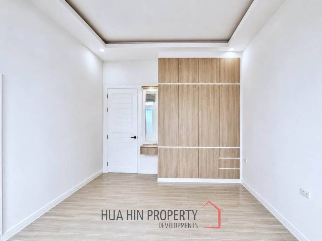 MODERN POOL VILLA  ON SOI 102 : 3 bed prime city location