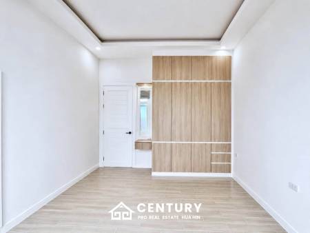 MODERN POOL VILLA  ON SOI 102 : 3 bed prime city location