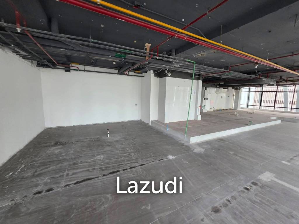 252 sqm corner retail space in Si Phraya Bang Rak Bangkok
