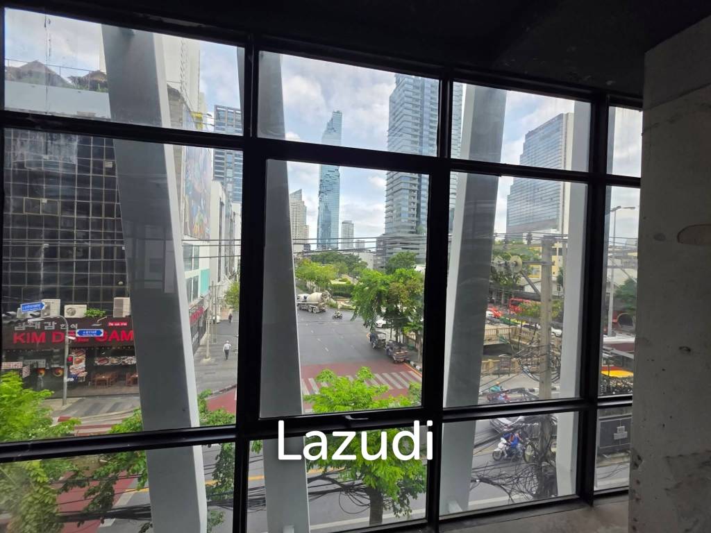 252 sqm corner retail space in Si Phraya Bang Rak Bangkok