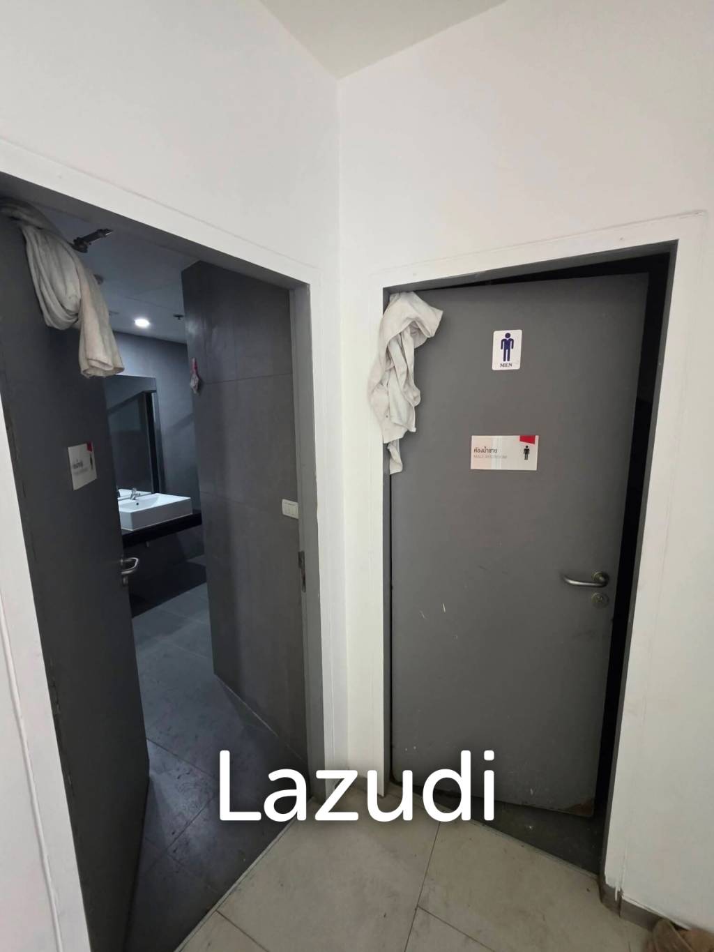 252 sqm corner retail space in Si Phraya Bang Rak Bangkok