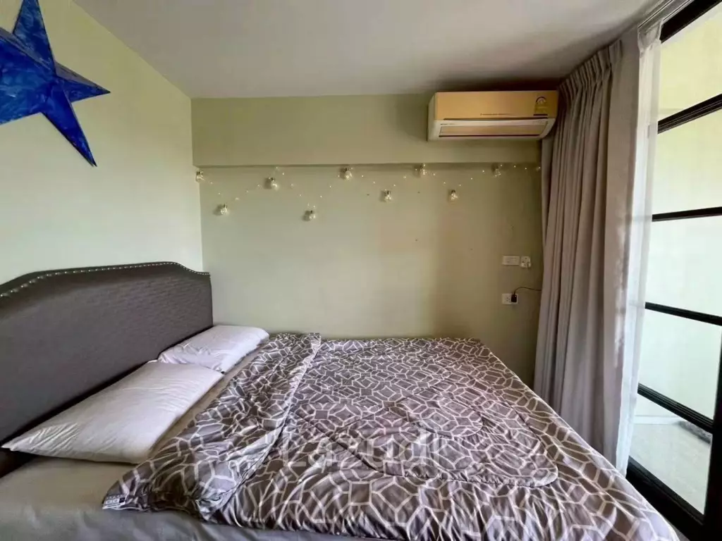 Spacious Two-Bedroom Residence for Rent Veranda