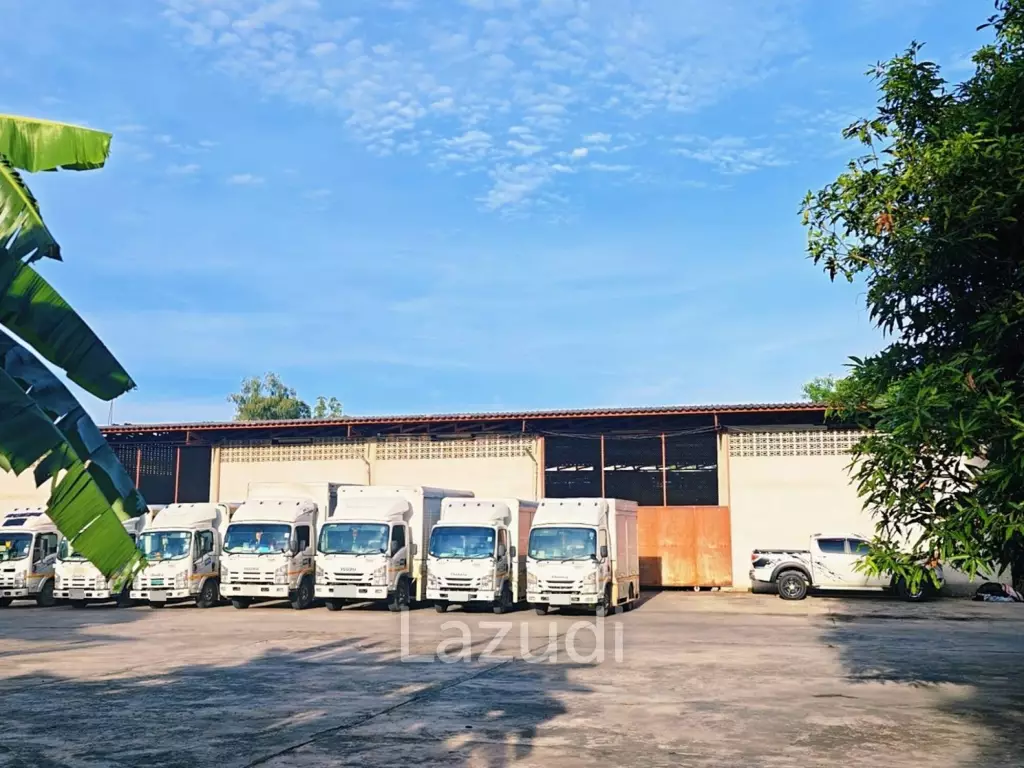 Warehouse for Sale in a Prime Location Near Lan Muang Market