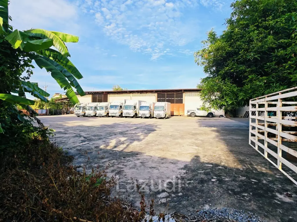 Warehouse for Sale in a Prime Location Near Lan Muang Market