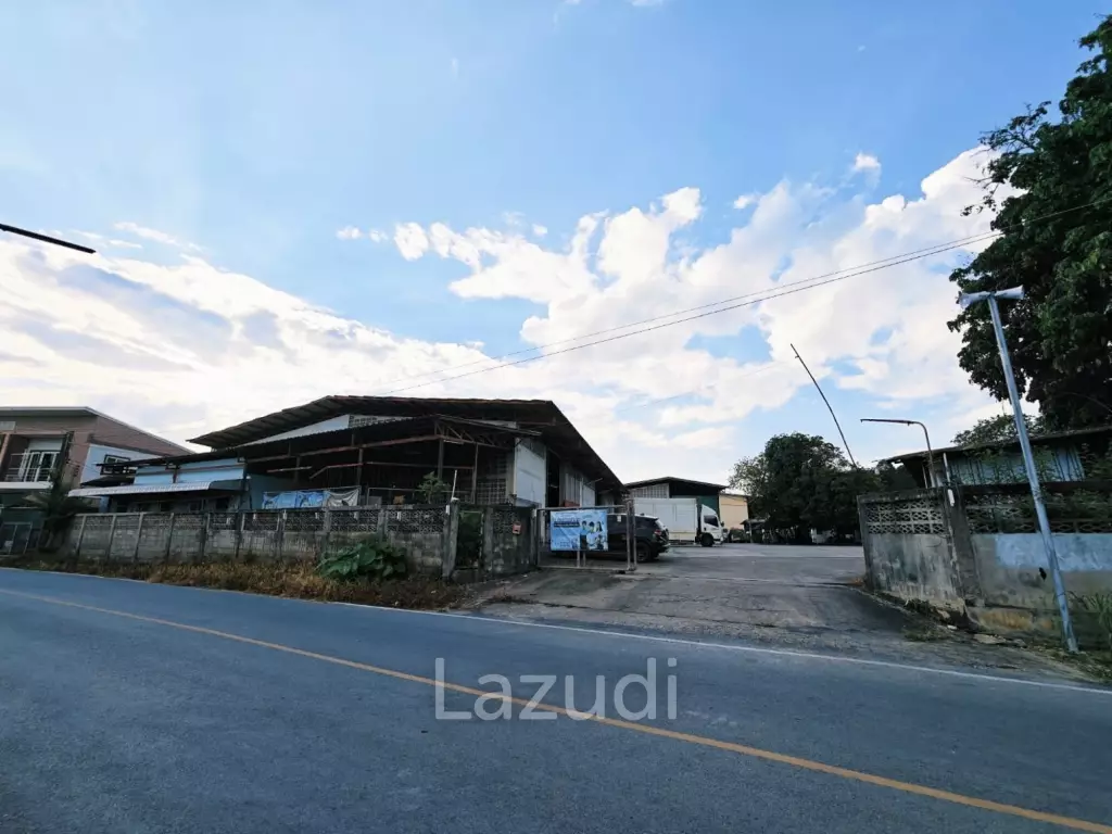Warehouse for Sale in a Prime Location Near Lan Muang Market