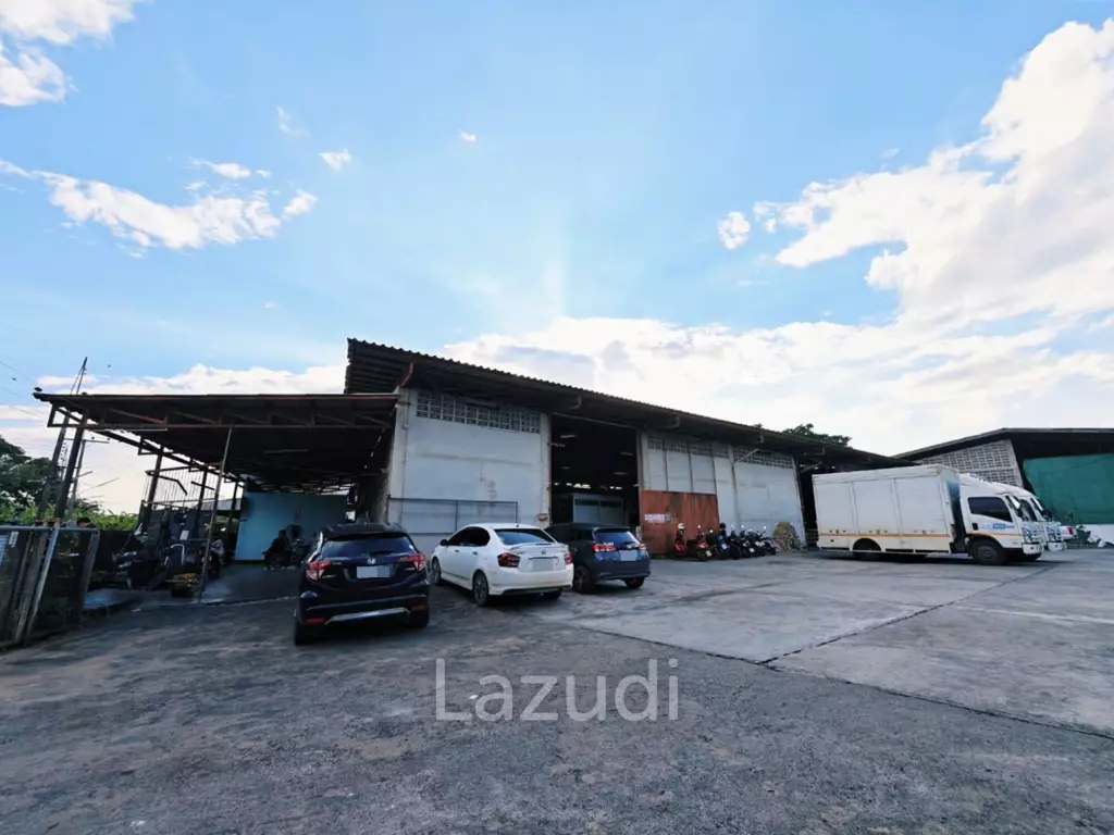 Warehouse for Sale in a Prime Location Near Lan Muang Market
