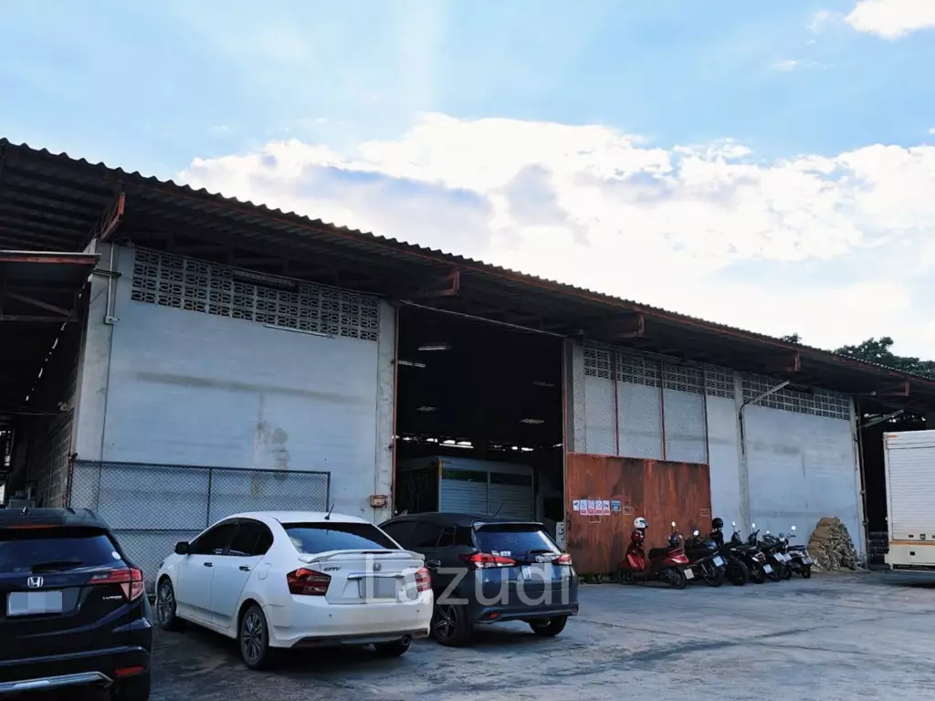 Warehouse for Sale in a Prime Location Near Lan Muang Market