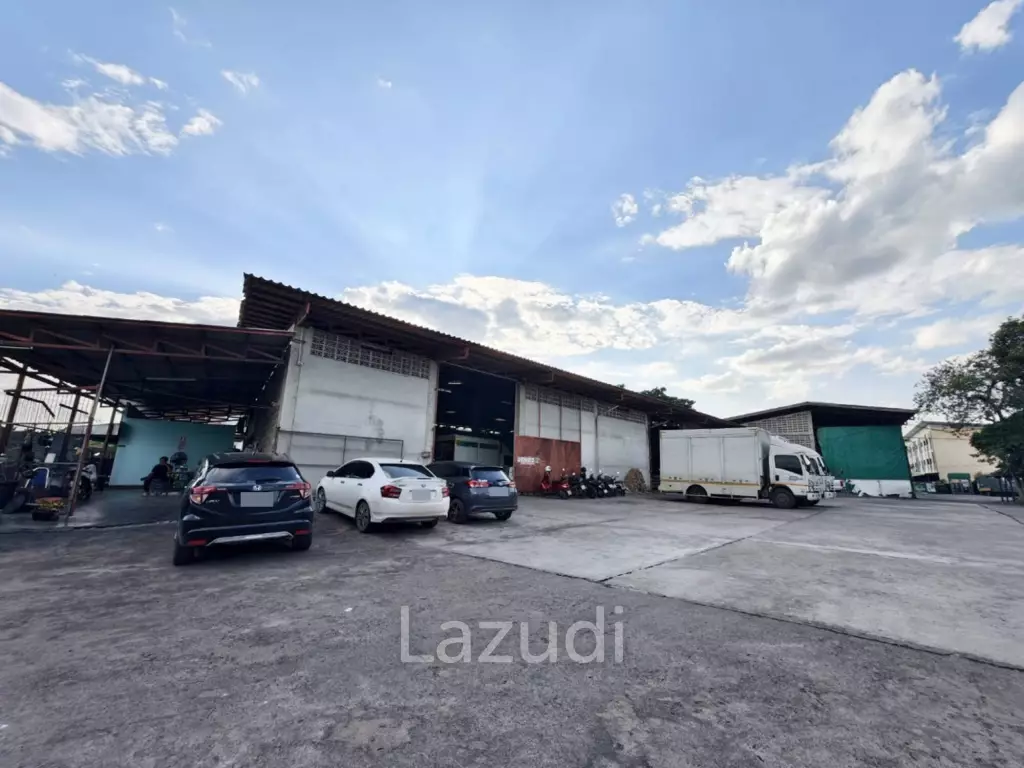 Warehouse for Sale in a Prime Location Near Lan Muang Market