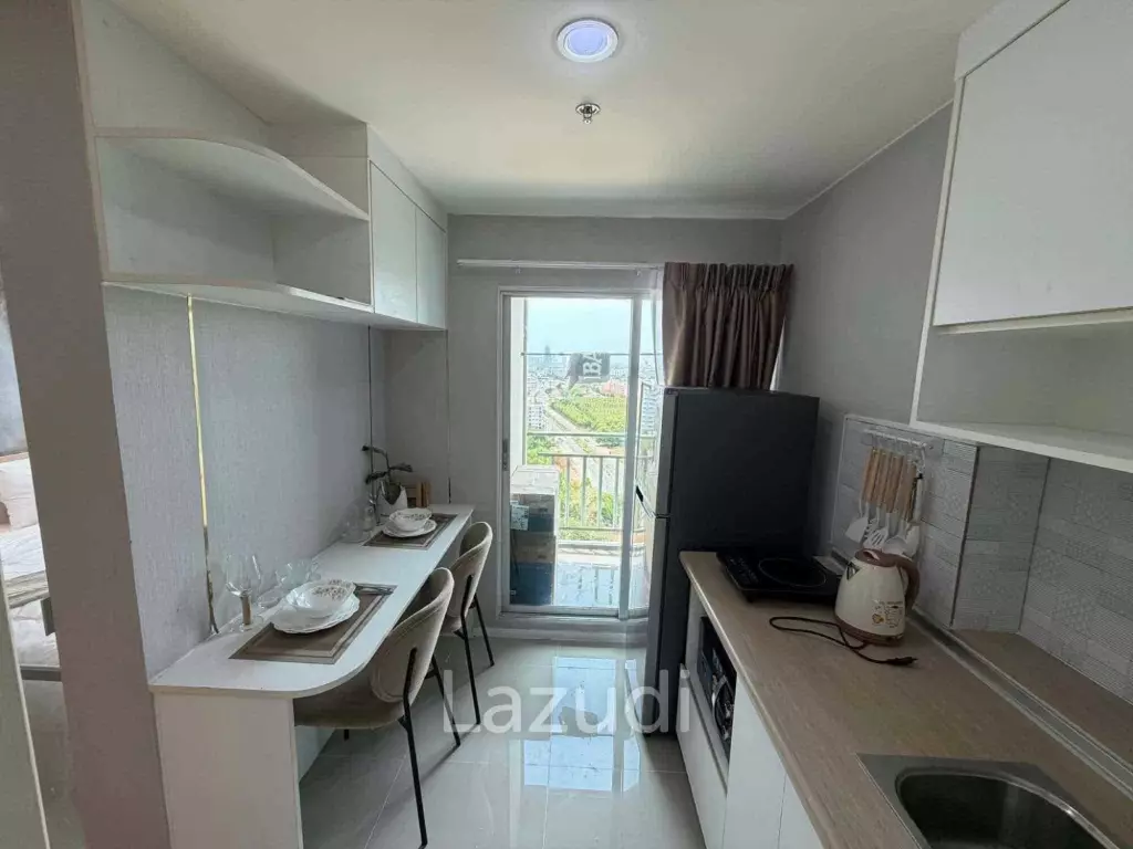 คอนโดวิวทะเล 1 ห้องนอนปรับปรุงใหม่ที่ลุมพินีซีวิวจอมเทียน