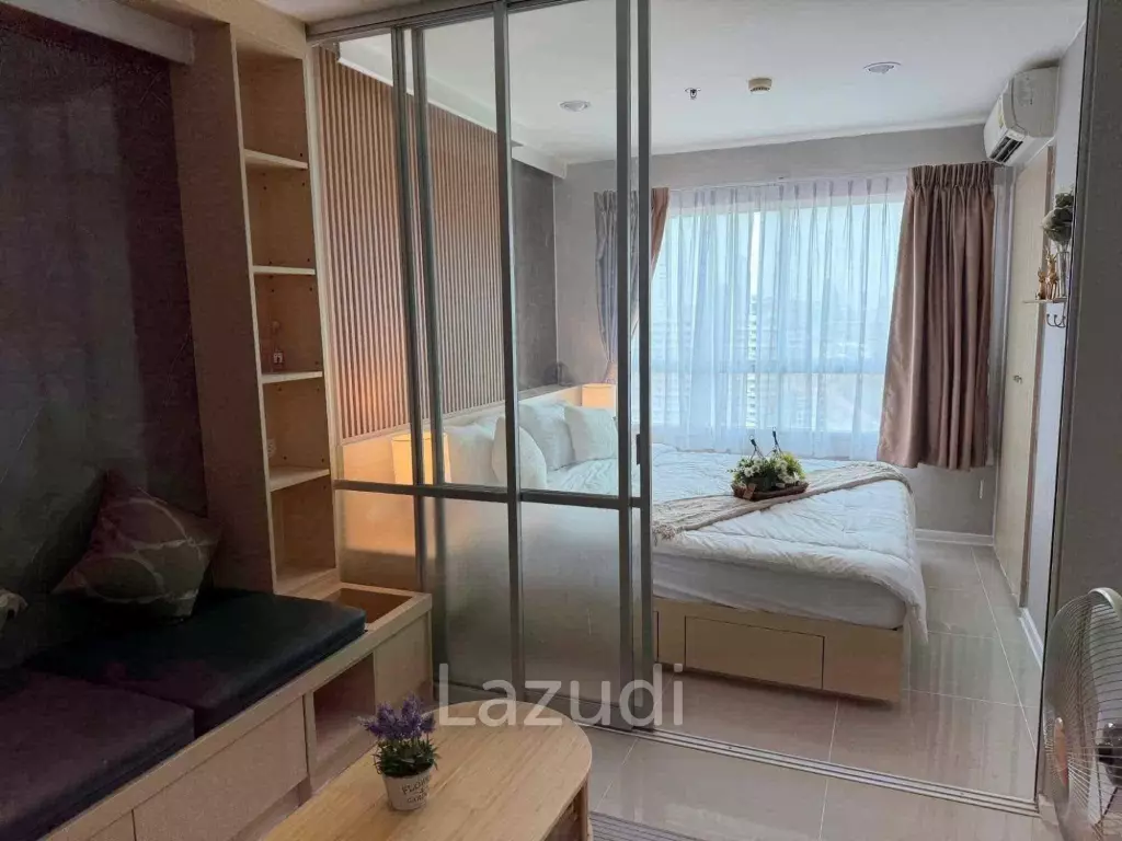 คอนโดวิวทะเล 1 ห้องนอนปรับปรุงใหม่ที่ลุมพินีซีวิวจอมเทียน