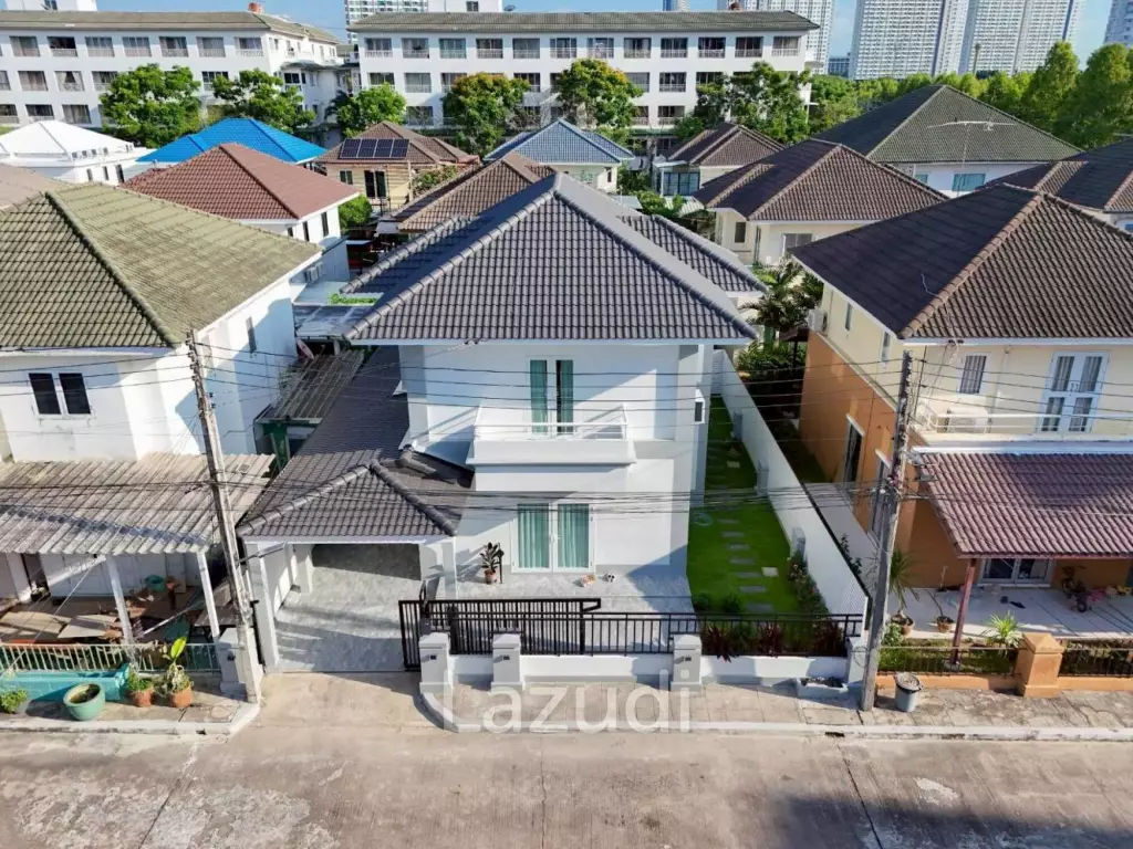 วิลล่า 2 ชั้นหรูหราทันสมัยปรับปรุงใหม่ทั้งหมดที่บ้านสวนลลนา