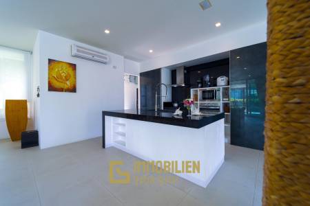 Surface habitable de 480 m² / 5 chambres + 5 salles de bains / Terrain de 1 400 m²