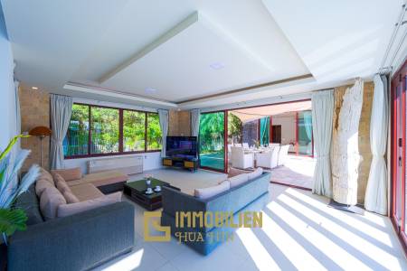 Surface habitable de 480 m² / 5 chambres + 5 salles de bains / Terrain de 1 400 m²