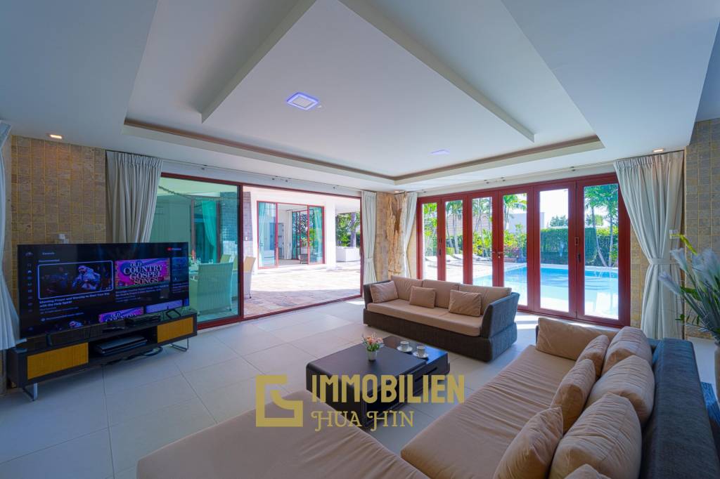 Surface habitable de 480 m² / 5 chambres + 5 salles de bains / Terrain de 1 400 m²