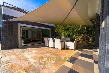 Surface habitable de 480 m² / 5 chambres + 5 salles de bains / Terrain de 1 400 m²